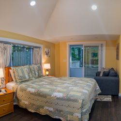 Hinckley's Dreamwood Cottages