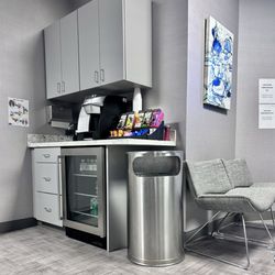 Aesthetic Center for Plastic Surgery - ACPS - Waiting area beverage bar