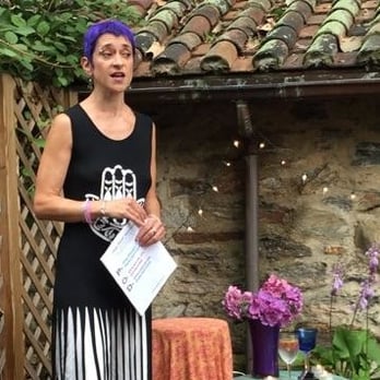 Relationship Roots - Yaj giving her talk on Communication in a private garden setting. - Counseling & Mental Health Near Me Relationship Roots - Yaj giving her talk on Communication in a private garden setting. - Counseling & Mental Health Near Me