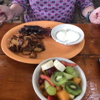 Rams Head Southernmost - Poached eggs, bacon, fruit - American Near Me - Key West, Florida Rams Head Southernmost - Poached eggs, bacon, fruit - American Near Me - Key West, Florida