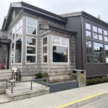 Insomnia Coffee - Walls of windows for amazing light. - Coffee & Tea Near Me - Cannon Beach, Oregon