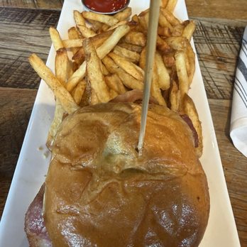Walters - Chipotle BBQ Burger - Sports Bars Near Me - Washington, DC, District of Columbia Walters - Chipotle BBQ Burger - Sports Bars Near Me - Washington, DC, District of Columbia
