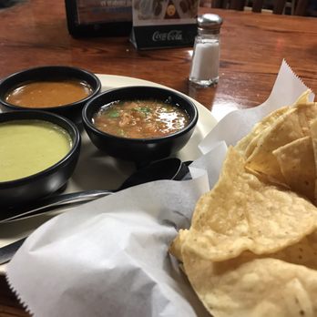 El Porton - Chips and salsa to start - Seafood Near Me - Edinburg, Texas El Porton - Chips and salsa to start - Seafood Near Me - Edinburg, Texas