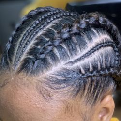 Nessa Merea Hair studio - 4 Feed-in braids with small braids