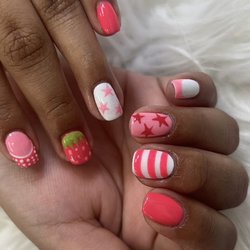 Pinks Nail Spa - Gel manicure
