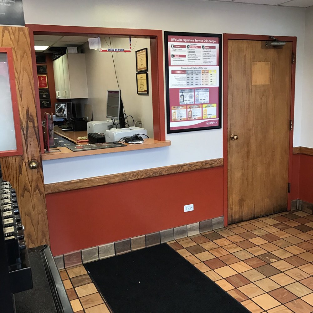 Jiffy Lube - Main office area - Auto Repair Near Me - Des Plaines, Illinois