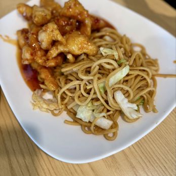Hidden Dumpling House - Landpark - General chicken combo plate - Chinese Near Me - Sacramento, California
