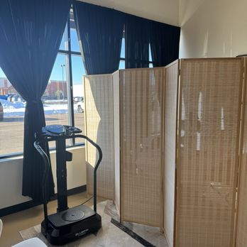 ReJuve Lounge - Bi-plate vibration machine - Halotherapy Near Me - Eau Claire, Wisconsin ReJuve Lounge - Bi-plate vibration machine - Halotherapy Near Me - Eau Claire, Wisconsin