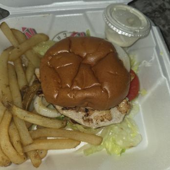 Norma's Cafe - Soggy bun on my chicken sandwich and soggy fries - American Near Me - Dallas, Texas Norma's Cafe - Soggy bun on my chicken sandwich and soggy fries - American Near Me - Dallas, Texas