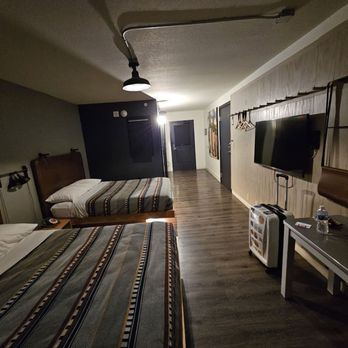 MOXY Phoenix Tempe - Hotels Near Me - Tempe, Arizona