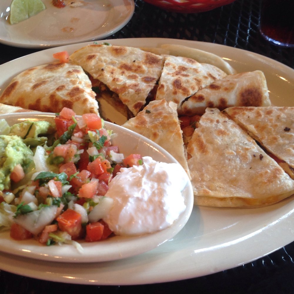 El Arroyo - Mixed chicken and beef quesadillas - Mexican Near Me - Arlington, Texas El Arroyo - Mixed chicken and beef quesadillas - Mexican Near Me - Arlington, Texas