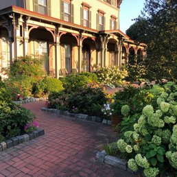 The front of the mansion!