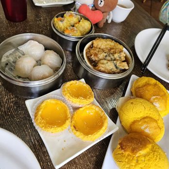 Dim Sumlicious - Ha gow, siu mai, bean curd wrap, baked sweet cream bun (my niece's favorite) - Dim Sum Near Me - Las Vegas, Nevada