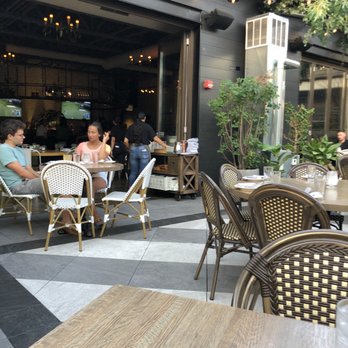 etta - Bucktown - outdoor - Pizza Near Me - Chicago, Illinois