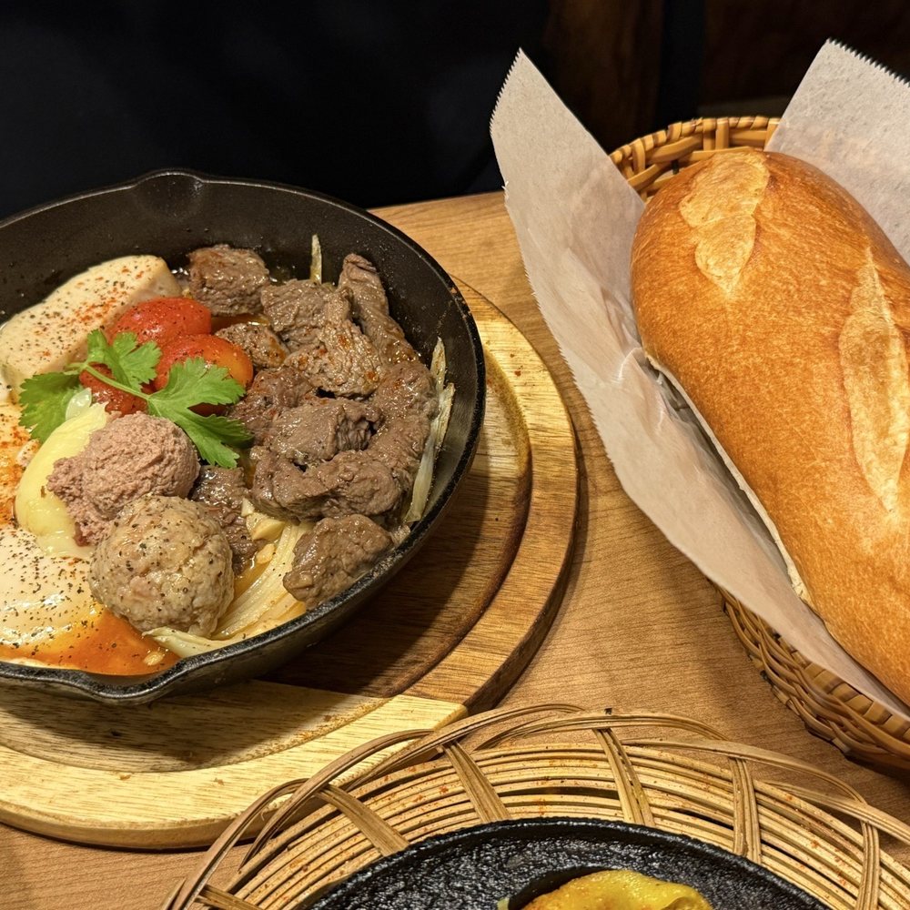 Me’s Kitchen - Vietnamese Near Me - Sacramento, California