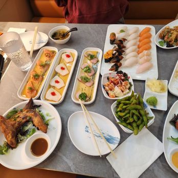 STR Sushi Taku Rotary - Sushi and apps on the table - Conveyor Belt Sushi Near Me - Chicago, Illinois STR Sushi Taku Rotary - Sushi and apps on the table - Conveyor Belt Sushi Near Me - Chicago, Illinois