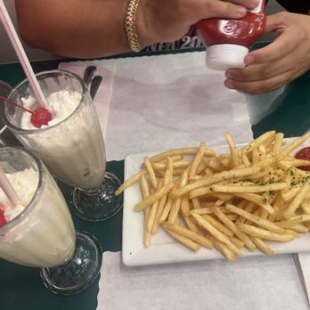 Mel's Drive-In - Fries and shakes - Diners Near Me - Sherman Oaks, California