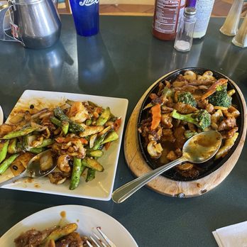Sai's T Restaurant - 119. Sizzling Beef and shrimp and chicken with veggies - Vietnamese Near Me - Livermore, California Sai's T Restaurant - 119. Sizzling Beef and shrimp and chicken with veggies - Vietnamese Near Me - Livermore, California