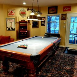 Willow Trace Bed And Breakfast - Billiards room with TV