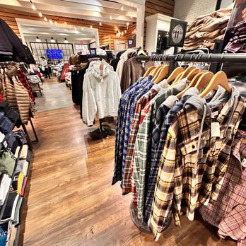 Aéropostale - Accessories Near Me - Woodbridge, New Jersey Aéropostale - Accessories Near Me - Woodbridge, New Jersey