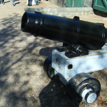 Vieux-Quebec - Old Quebec - Cannon everywhere - Landmarks & Historical Buildings Near Me - Quebec City, Quebec Vieux-Quebec - Old Quebec - Cannon everywhere - Landmarks & Historical Buildings Near Me - Quebec City, Quebec