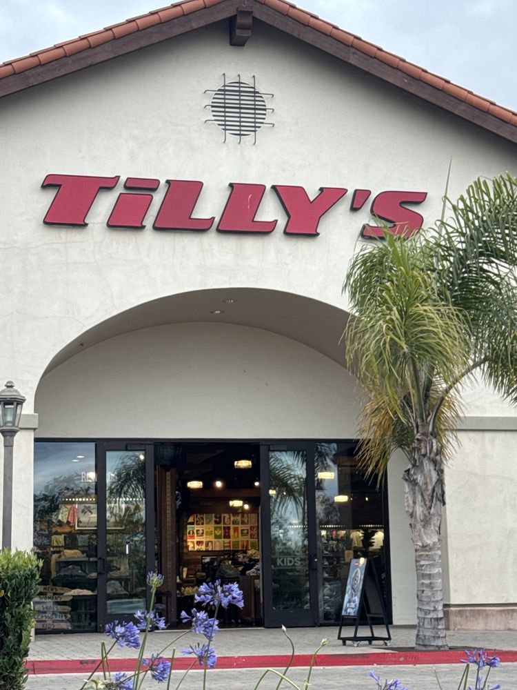 Tillys Logo