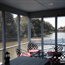 Spinnaker Waterfront Vacation House - Screened Porch with Pass-hrough to Kitchen