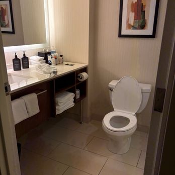 Sheraton Grand Chicago Riverwalk - Bathroom - Hotels Near Me - Chicago, Illinois Sheraton Grand Chicago Riverwalk - Bathroom - Hotels Near Me - Chicago, Illinois
