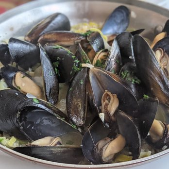 Bistro Moulin - Moules, mussels are local I believe? ocean/briny taste very strong - Wine Bars Near Me - Monterey, California Bistro Moulin - Moules, mussels are local I believe? ocean/briny taste very strong - Wine Bars Near Me - Monterey, California