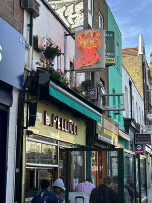 E Pellicci by null
