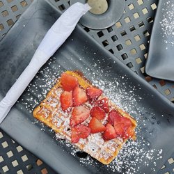 Benelux Café - Strawberry pancakes