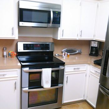ZCD Construction - Old countertop and backsplash # 1 - Flooring Near Me - Galveston, Texas ZCD Construction - Old countertop and backsplash # 1 - Flooring Near Me - Galveston, Texas