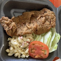 Villa Esperanza Bakery - Empanada de carne ensalada y coditos.