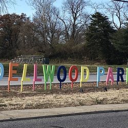 Dellwood Park - Smallish Dellwood Park provides enough amenities for a group gathering or family play date.