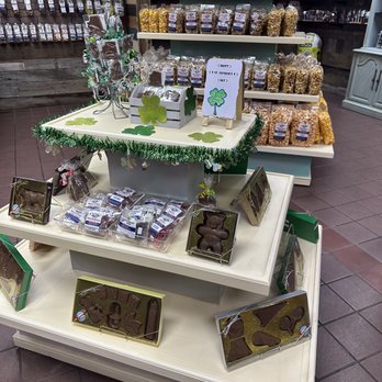 Uranus Fudge - Lots of chocolate options - Ice Cream & Frozen Yogurt Near Me - Anderson, Indiana