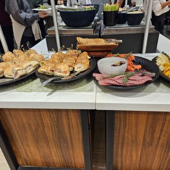Delta Sky Club - Sandwiches and fruits - Airport Lounges Near Me - Honolulu, Hawaii Delta Sky Club - Sandwiches and fruits - Airport Lounges Near Me - Honolulu, Hawaii