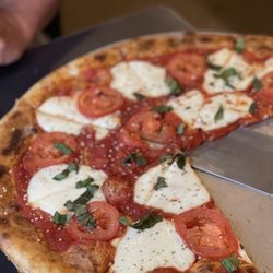 Monroe Street Brick & Brew - Margarita pizza