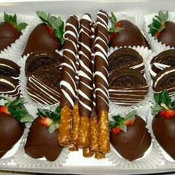 Kingman Fruit Creations - Chocolate berries, oreos, & pretzels