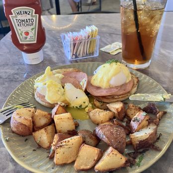 Flora - Eggs Benedict with delicious cottage fries. - Breakfast & Brunch Near Me - San Diego, California