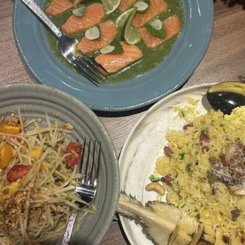 Star Leaf - som tom salad, salmon with vinaigrette, pineapple fried rice - Asian Fusion Near Me - Pasadena, California Star Leaf - som tom salad, salmon with vinaigrette, pineapple fried rice - Asian Fusion Near Me - Pasadena, California