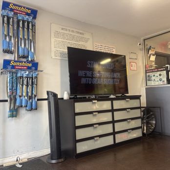 Tires 4 Less Kendall - Waiting room. - Auto Repair Near Me - Miami, Florida Tires 4 Less Kendall - Waiting room. - Auto Repair Near Me - Miami, Florida