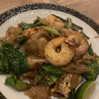 Thonglor - Pad see Ew - Thai Near Me - Brighton, Massachusetts