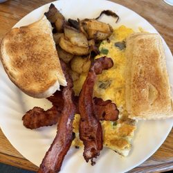 Scenery Drive Restaurant - Veggie Omelette with side of bacon, home fries and white toast