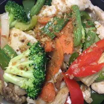 Luk Thai - Garlic chicken stir fry - Thai Near Me - Wakefield, Rhode Island