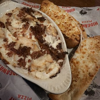Hideaway Pizza - Alfredo deluxe - Pizza Near Me - Tulsa, Oklahoma Hideaway Pizza - Alfredo deluxe - Pizza Near Me - Tulsa, Oklahoma