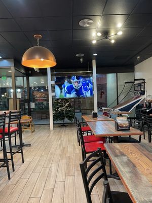 Round Table Pizza by null