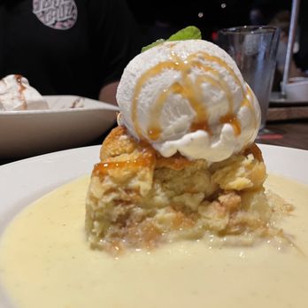 Yard House - Bread Pudding with Crème Anglaise - New American Near Me - Honolulu, Hawaii Yard House - Bread Pudding with Crème Anglaise - New American Near Me - Honolulu, Hawaii