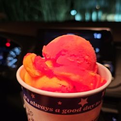 Gofer Ice Cream - Greenwich - Mango & Strawberry double scoop!!
