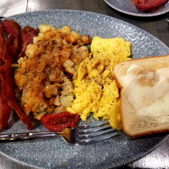 Ale & Compass Restaurant - American breakfast, with sautéed onions on the potatoes and white toast. - American Near Me - Orlando, Florida Ale & Compass Restaurant - American breakfast, with sautéed onions on the potatoes and white toast. - American Near Me - Orlando, Florida
