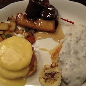 Kilroy's - Brunch - Home Fries, French Toast stick, chocolate dipped fruit, biscuit & gravy, mini almond cheesecake, eggs benedict - American Near Me - Springfield, Virginia